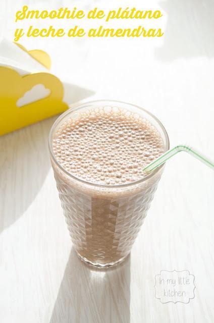 Smoothie de plátano y leche de almendras Smoothie de plátano y leche de almendras