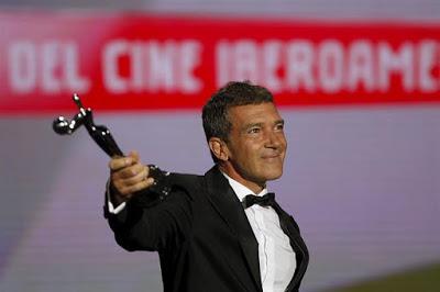 El aplaudido discurso de Antonio Banderas en los Premios Platino