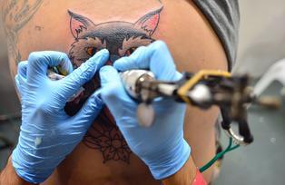 Convención celebra los tatuajes y la modificación corporal