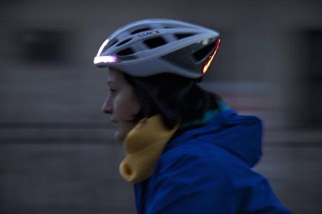 Casco Lumos, protección para la cabeza que integra un inteligente sistema de luces Casco Lumos, protección para la cabeza que integra un inteligente sistema de luces