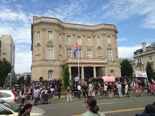 El canciller cubano en la reapertura de la embajada de La Habana en Washington