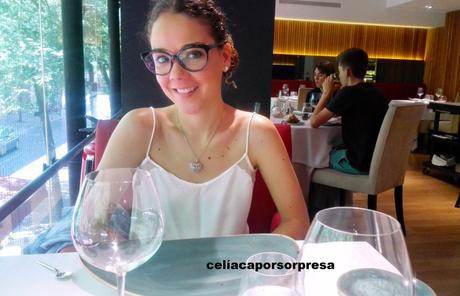 comiendo-en-restaurante-albora