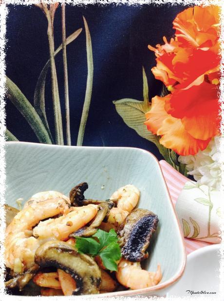 Ensalada de champiñones y langostinos al ajillo Ensalada de champiñones y langostinos al ajillo