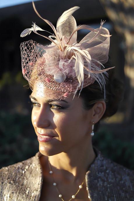 Peinados, tocados, diademas y prendidos para ir de boda. 2015