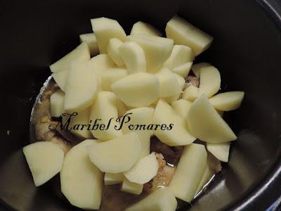 Pollo con patatas a la importancia.