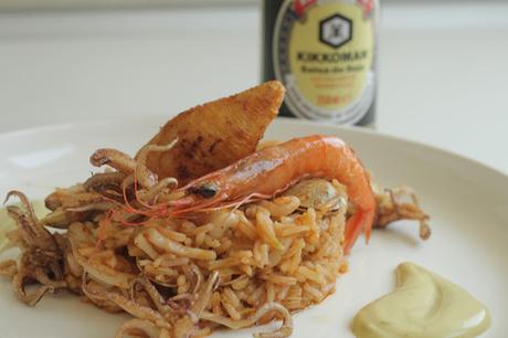 ARROZ CON CHIPIRONES Y SALSA ALIOLI DE WASABI Y SOJA.