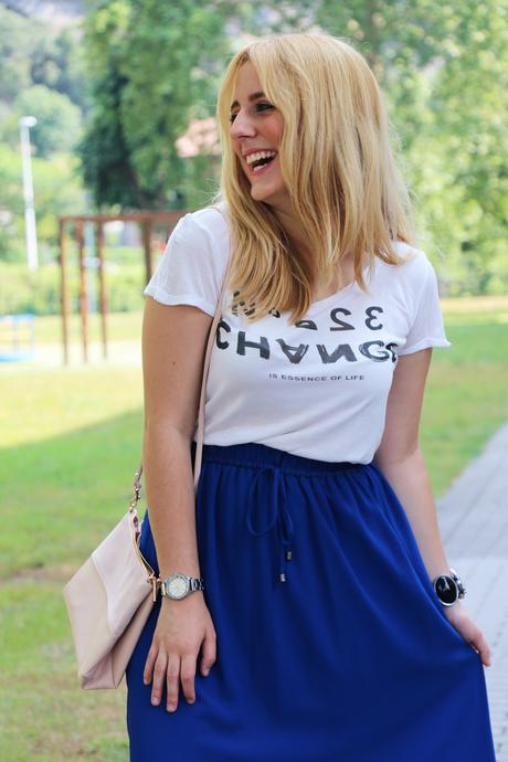 Falda larga y sporty chic