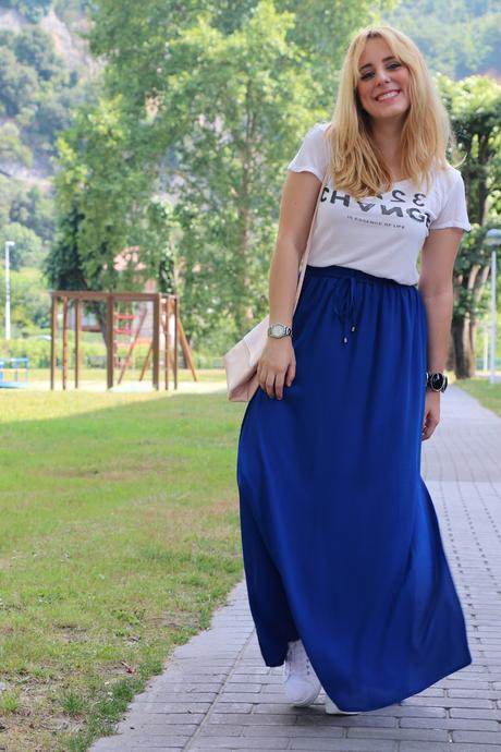 Falda larga y sporty chic