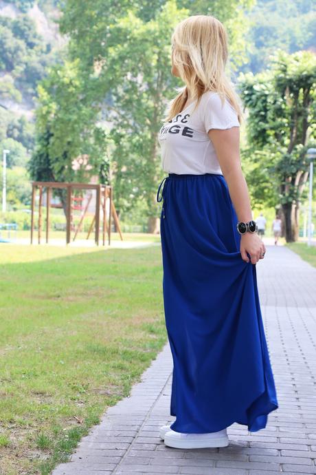 Falda larga y sporty chic