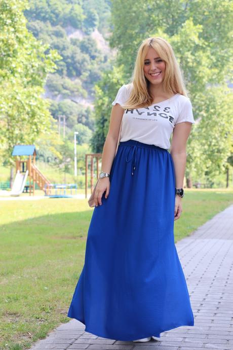 Falda larga y sporty chic