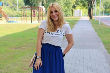 Falda larga y sporty chic