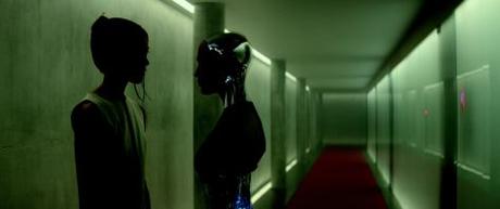Ex Machina (2015) – sublime drama androide
