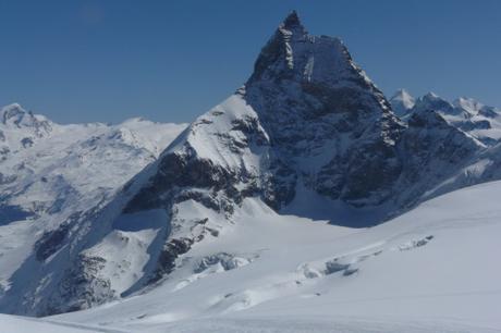 MONTAÑA DEL DÍA: Matterhorn / Cervino (4.478 m), Suiza-Italia.En...