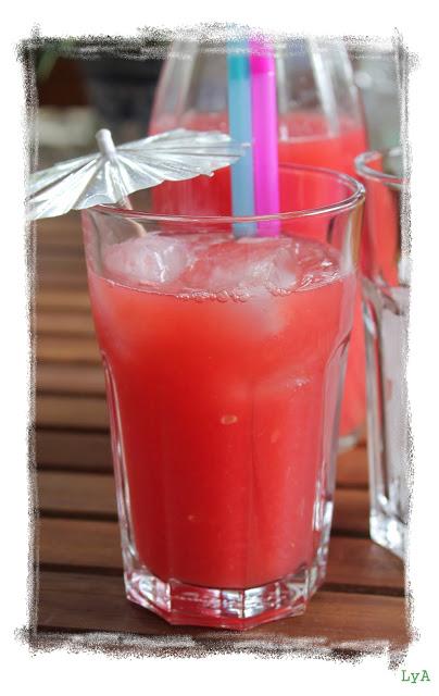 Limonada de sandía... para brindar por Totoro y para el Reto Color y Sabor de Temporada