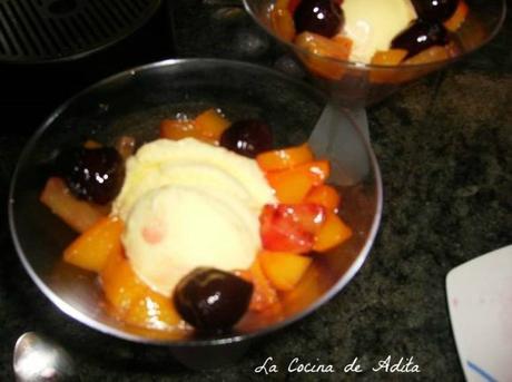 Copa de frutas, y helado