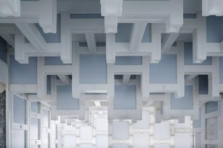 Kengo Kuma ha renovado una casa de té utilizando bloques de polietileno