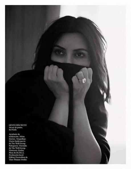 Kim Kardashian luce muy casual sin maquillaje para editorial en Vogue España