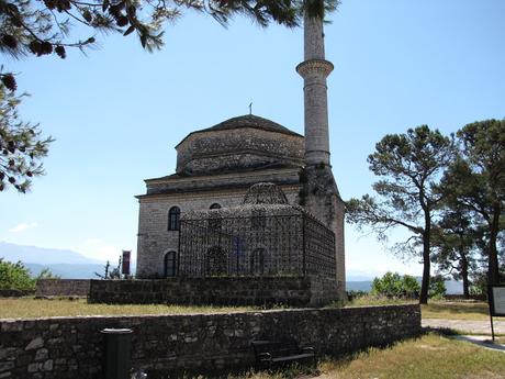 Ioannina, Tumba de Ali Pashá con la mezquita Fethiye detrás