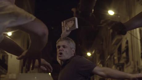 “No leer en verano es un crimen”, la campaña del #AsesinoDelLibro