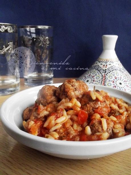 Tajine de kefta hrech (Tajine de kefta con arroz), tradicional de Rabat