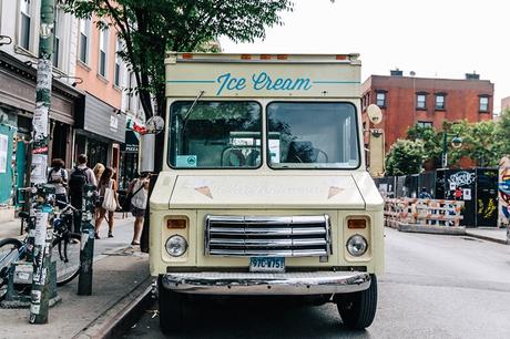 Brooklyn_Tour-NYC-Ladies_In_Levis-Life_In_Levis-Denim_Shorts-Womens-Striped_Top-Collage_Vintage-Outfit-13