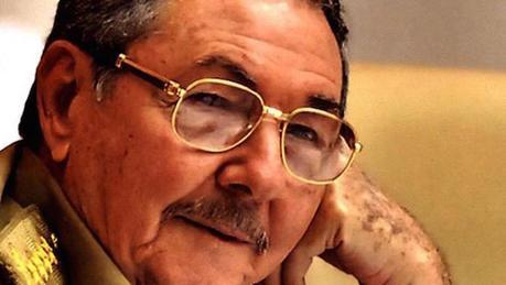 La portada del libro 'Raúl Castro: un hombre en Revolución' de Nikolái Leónov.