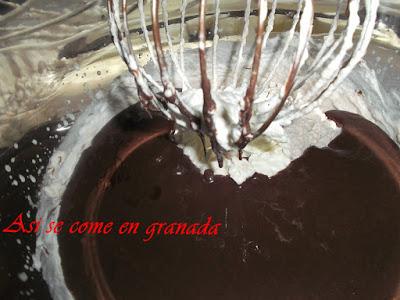 Helado de chocolate cremoso