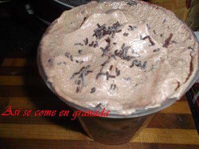 Helado de chocolate cremoso