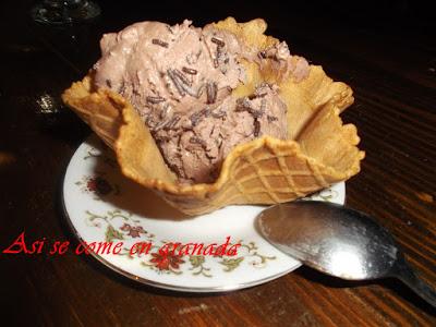 Helado de chocolate cremoso