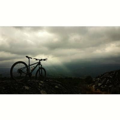 Foto mountain bike tormenta