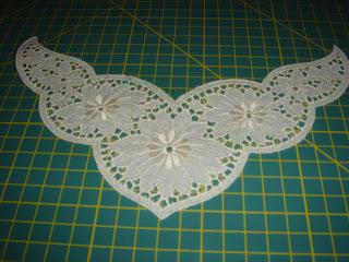 DE PIQUE Y CON BORDADO