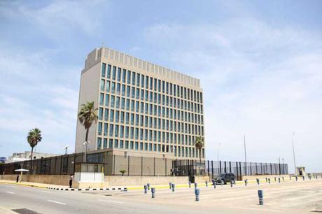 LA EMBAJADA DE EE.UU. EN CUBA ENTREGA PLANILLAS PARA EMPLEOS OFICINAS ADMINISTRATIVAS DE LOS ESTADOS UNIDOS