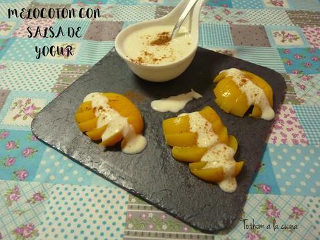 MELOCOTÓN CON SALSA DE YOGUR MELOCOTÓN CON SALSA DE YOGUR