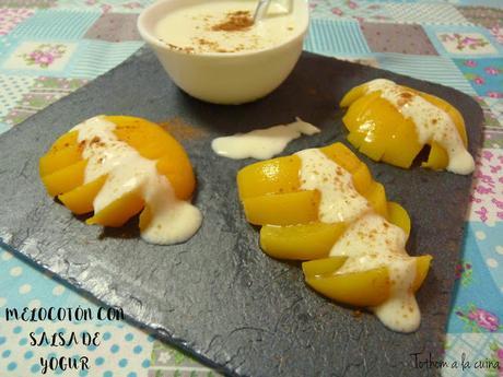 MELOCOTÓN CON SALSA DE YOGUR MELOCOTÓN CON SALSA DE YOGUR