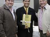 Daniel Delgado habló periodismo ambiental como orador orden Concejo Maneiro