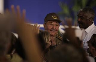 Raúl Castro llama a santiagueros a mantener espíritu revolucionario