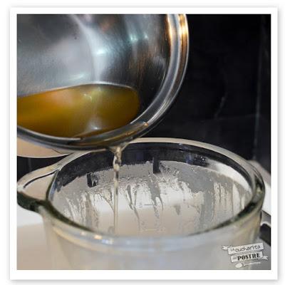 TARTA MOUSSE DE PIÑA COLADA SIN HORNO / NO-BAKE PINA COLADA MOUSSE CAKE