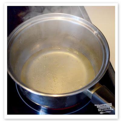 TARTA MOUSSE DE PIÑA COLADA SIN HORNO / NO-BAKE PINA COLADA MOUSSE CAKE