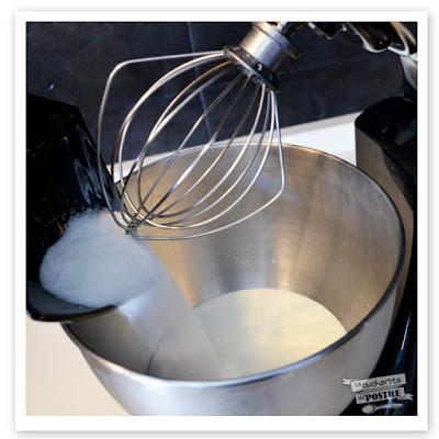 TARTA MOUSSE DE PIÑA COLADA SIN HORNO / NO-BAKE PINA COLADA MOUSSE CAKE