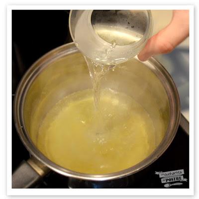 TARTA MOUSSE DE PIÑA COLADA SIN HORNO / NO-BAKE PINA COLADA MOUSSE CAKE