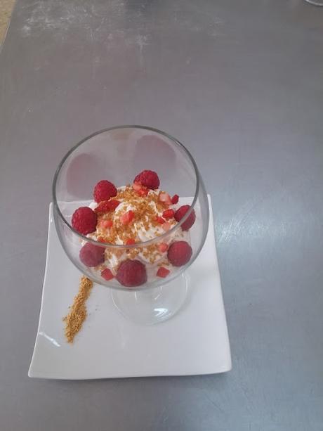 ESPUMA  DE  COCO CON FRAMBUESAS