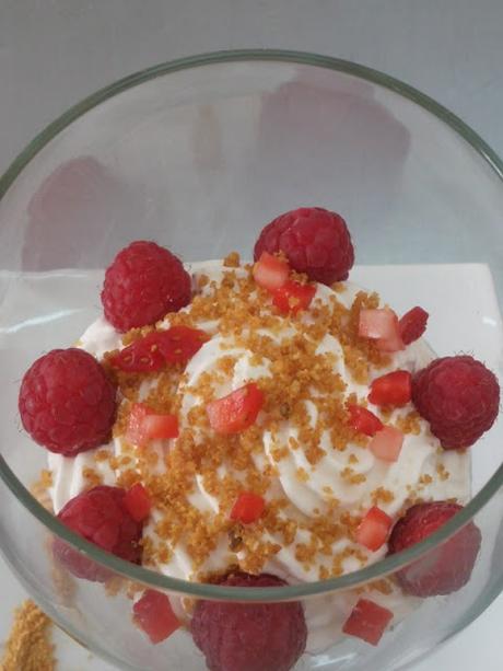 ESPUMA  DE  COCO CON FRAMBUESAS