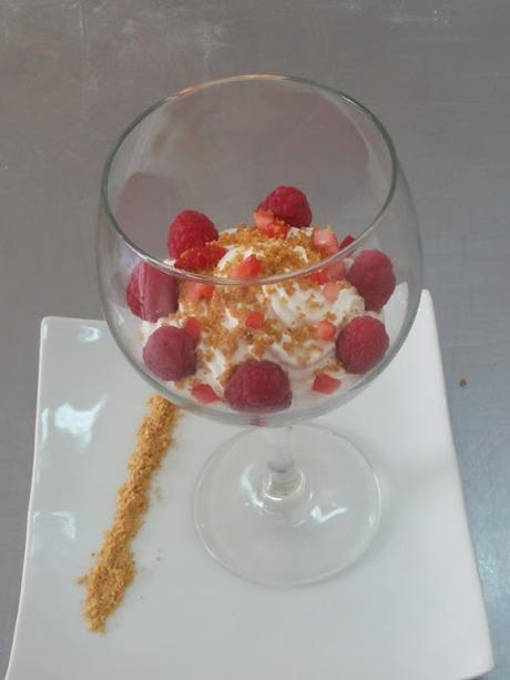 ESPUMA  DE  COCO CON FRAMBUESAS