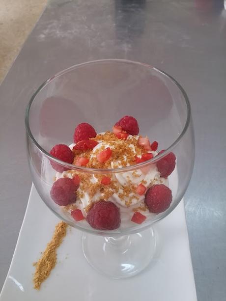 ESPUMA  DE  COCO CON FRAMBUESAS