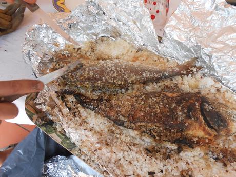 DORADA A LA SAL, EN PAPILLOTE Y A LA BRASA, A LA BARCELONA D' ABANS, D' AVUI I DE SEMPRE...26-07-2015...!!!