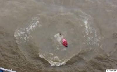 Un 'youtuber' se tira por un puente de Londres