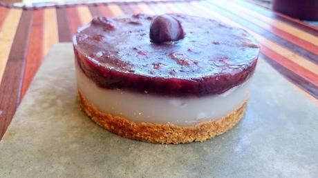 Tarta de queso vegana con cobertura de frutos rojos muy fácil