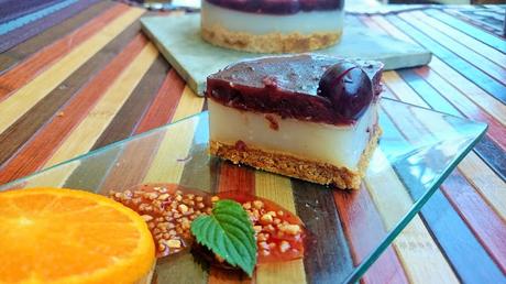 Tarta de queso vegana con cobertura de frutos rojos muy fácil