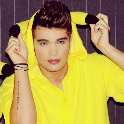 El bello británico, Josh Cuthbert , cumple 23 años