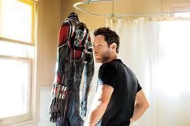 Manu Zapata_El cine (de estreno) fácil de leer_vivazapata.net_Ant-man Paul rudd con el traje